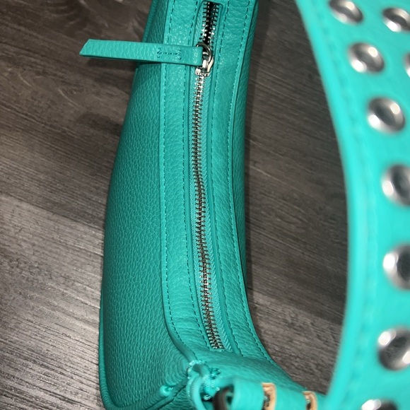 Urban Outfitters Lucy Medium Crescent Bag - Picture 7 of 13